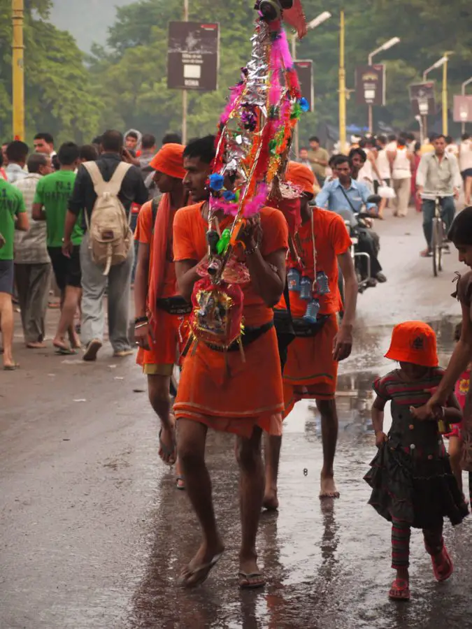 Pilgrims en route to the Ganga, Haridwar