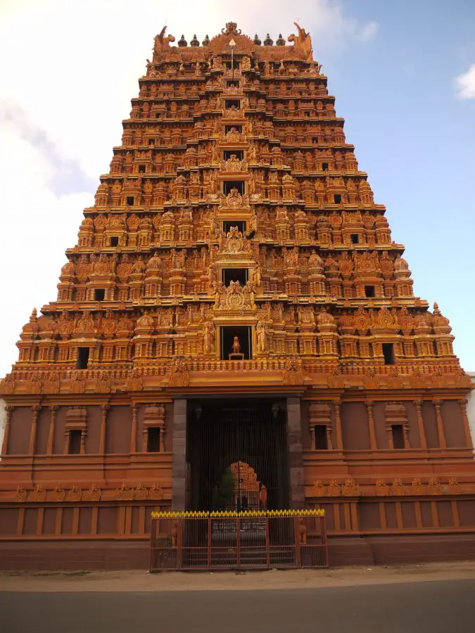 This fantastic Gopuram is one of the entrances to the Nallur Kandaswamy Kovil, Jaffna's premier Kovil.