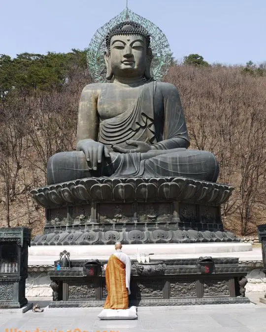 Travel Photo: Giant Buddha In Seoraksan National Park, Korea