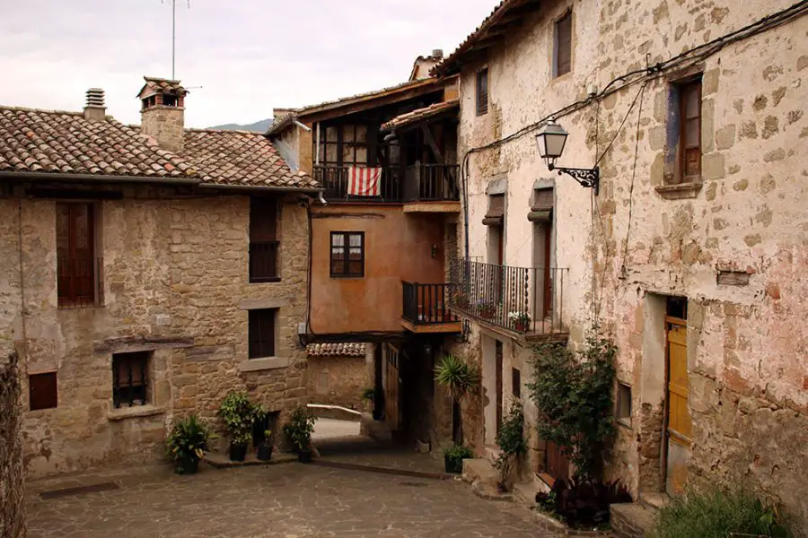 El Mallol Medieval Village, Vall d'en Bas