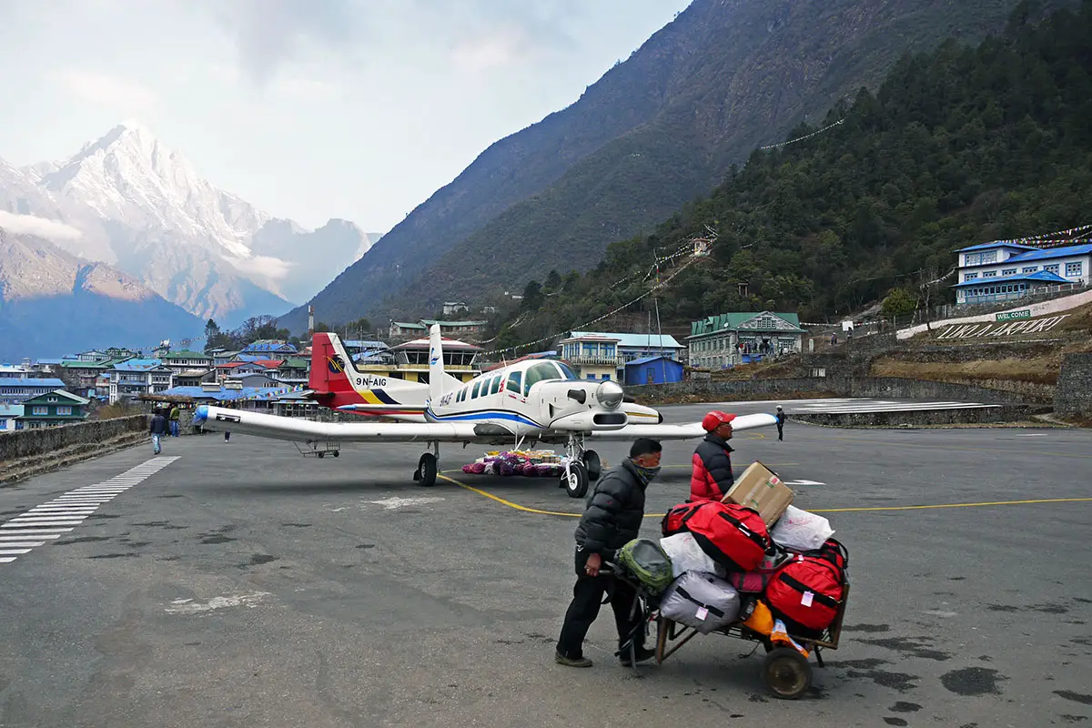 Flying into Lukla Airport the world's most dangerous airport | Everest Base Camp Trek independently | 