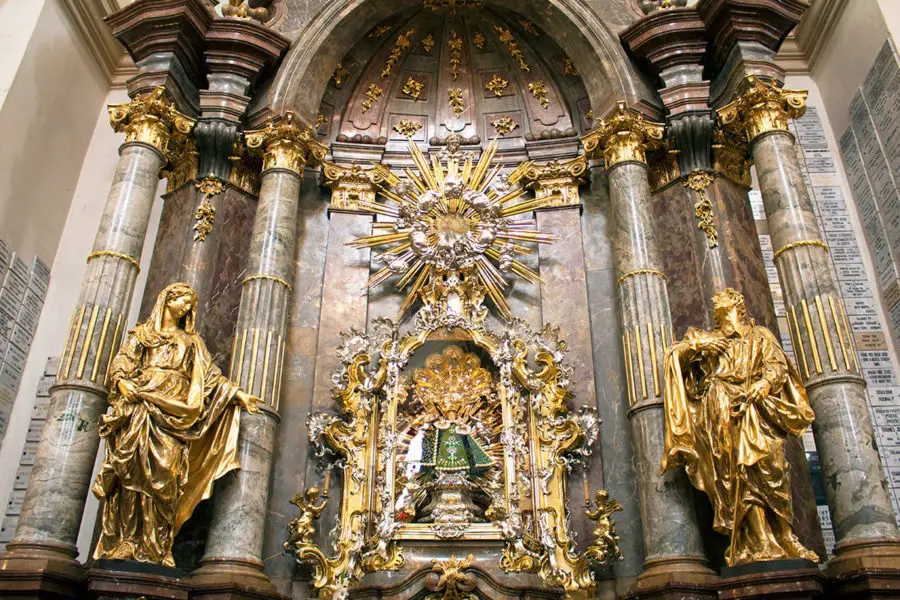 The statuette of the Infant Jesus of Prague, Child of Prague, Church of the Infant Jesus of Prague, the Church of Our Lady Victorious, Prague attractions, best free things to do in Prague, what to see in Prague, Prague on a budget