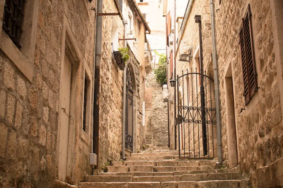 Interesting laneways and alleyways everywhere | things to do in Kotor